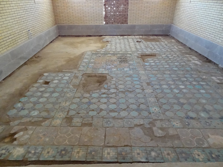 Vue de la zone 1 après la pose. Les nombreux manques dans la partie gauche permettent la construction d'une passerelle de circulation (Socra, 2013)