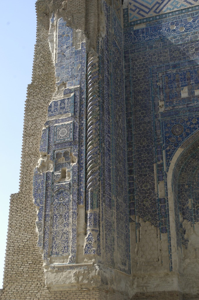 Décoration des flancs de l'iwan ouest (Shahrisabz, Fin XIII-début XIVème s ap J.C.) (photo : M.Schvoerer, 2008)