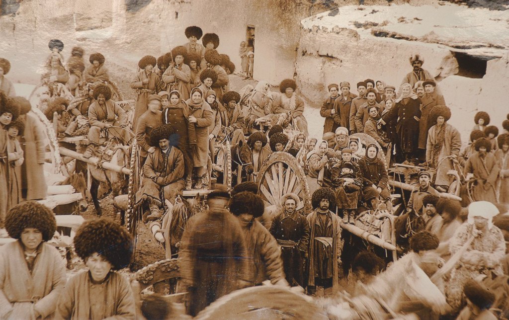 Photographie de la vie quotidienne à Khiva (probablement fin du XIXème s ap J.C.) Musée de l'Ancien Khorezm (photo : M.Schvoerer, 2008)