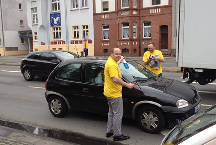 Die Feinstaubwischaktion stößt seitens der Autofahrer auf große Resonanz.