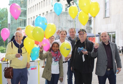 Geschäftige Betriebsamkeit herrschte auch an diesem FDP-Wahlstand am Burgplatz. 