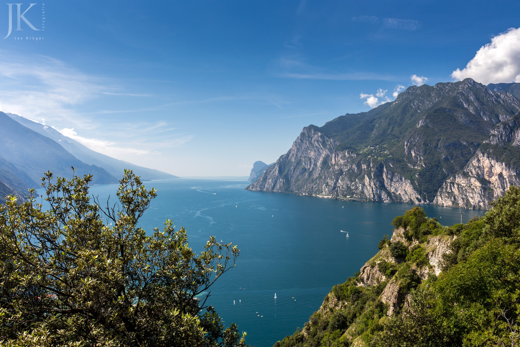  Blick vom Monte Brione über den Gardasee.