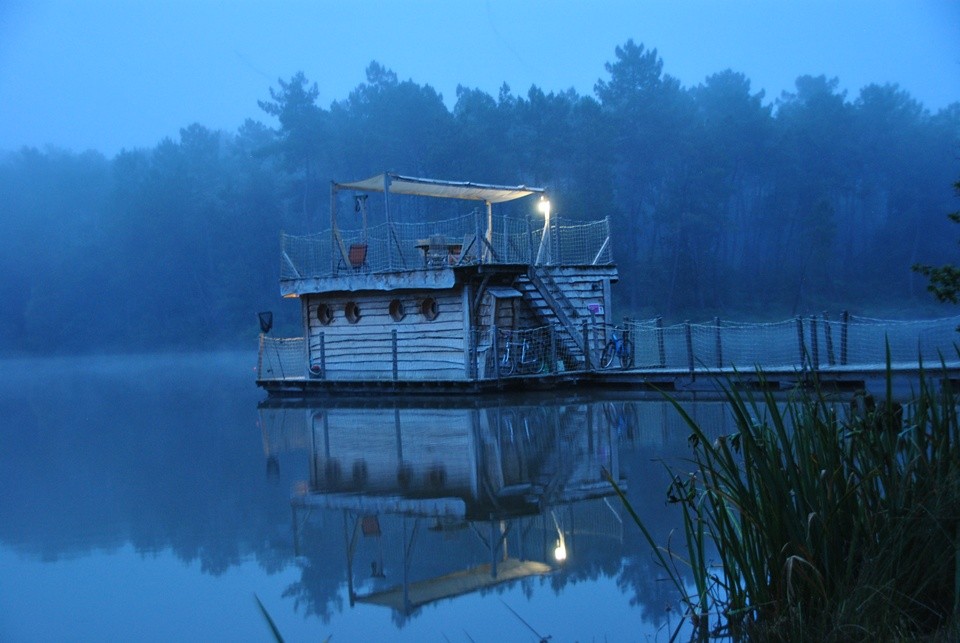 cabane sur l'eau dordogne