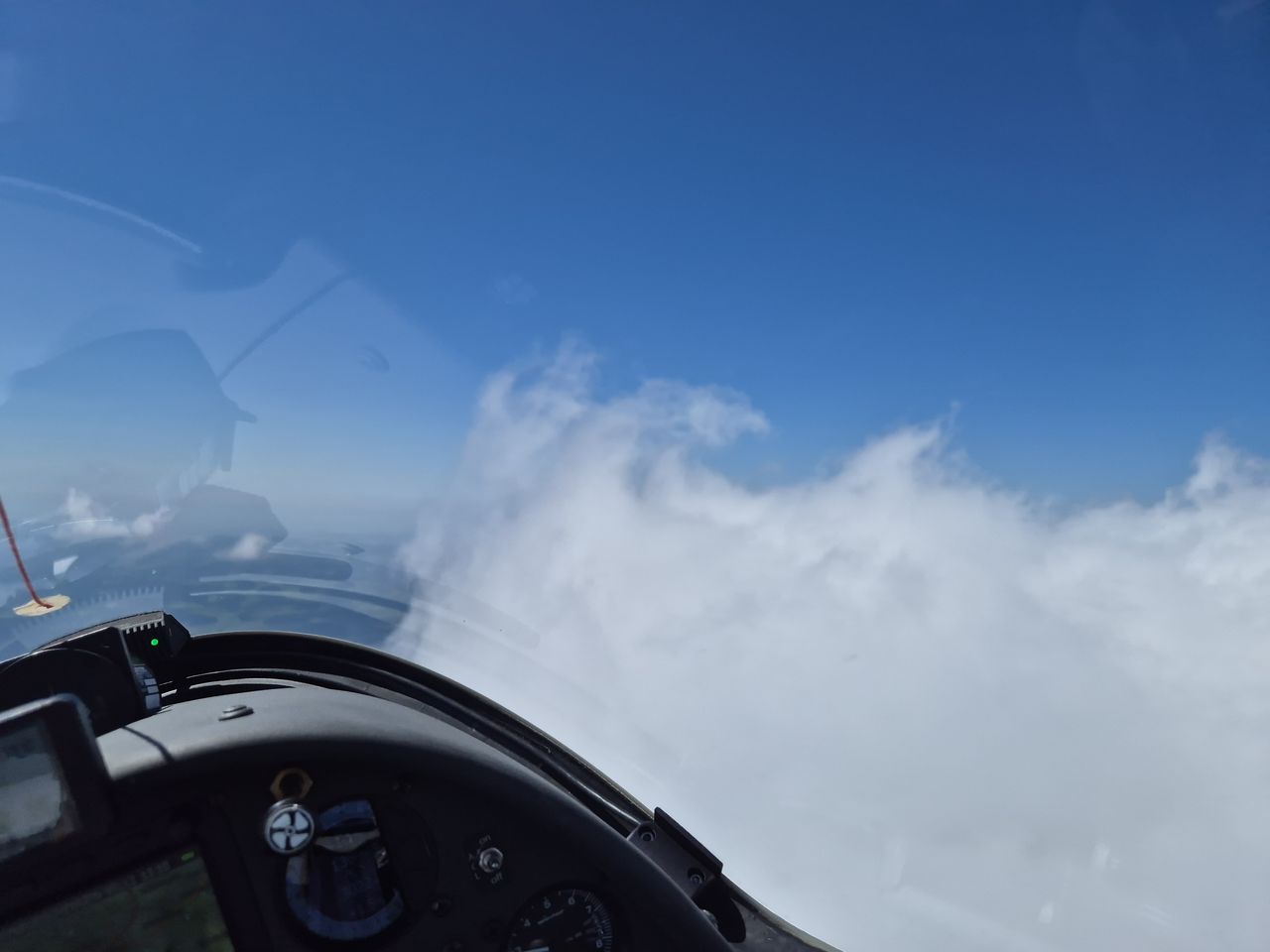 Begrenzt nur durch den Luftraum C oberhalb FL100.