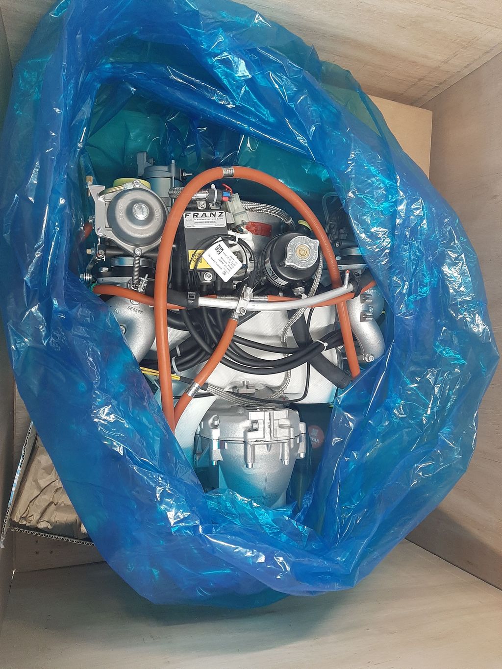 Das neue Triebwerk im Transportbehältnis