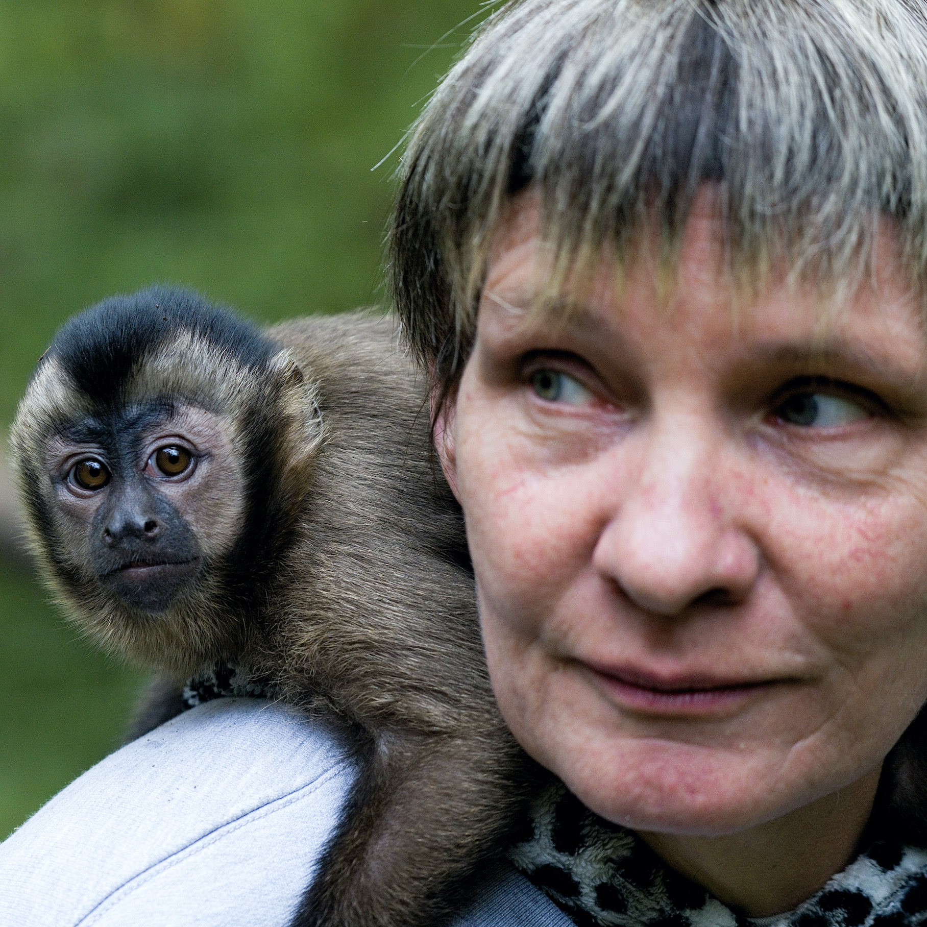 Tierpflegerin Annett Maaß mit Nola-Nici.