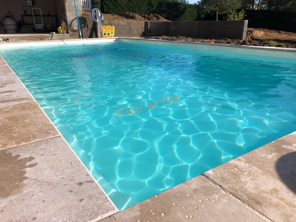 Pose d'une piscine en coque polyester - Priou et Fils : spécialiste de l'aménagement extérieur à ...