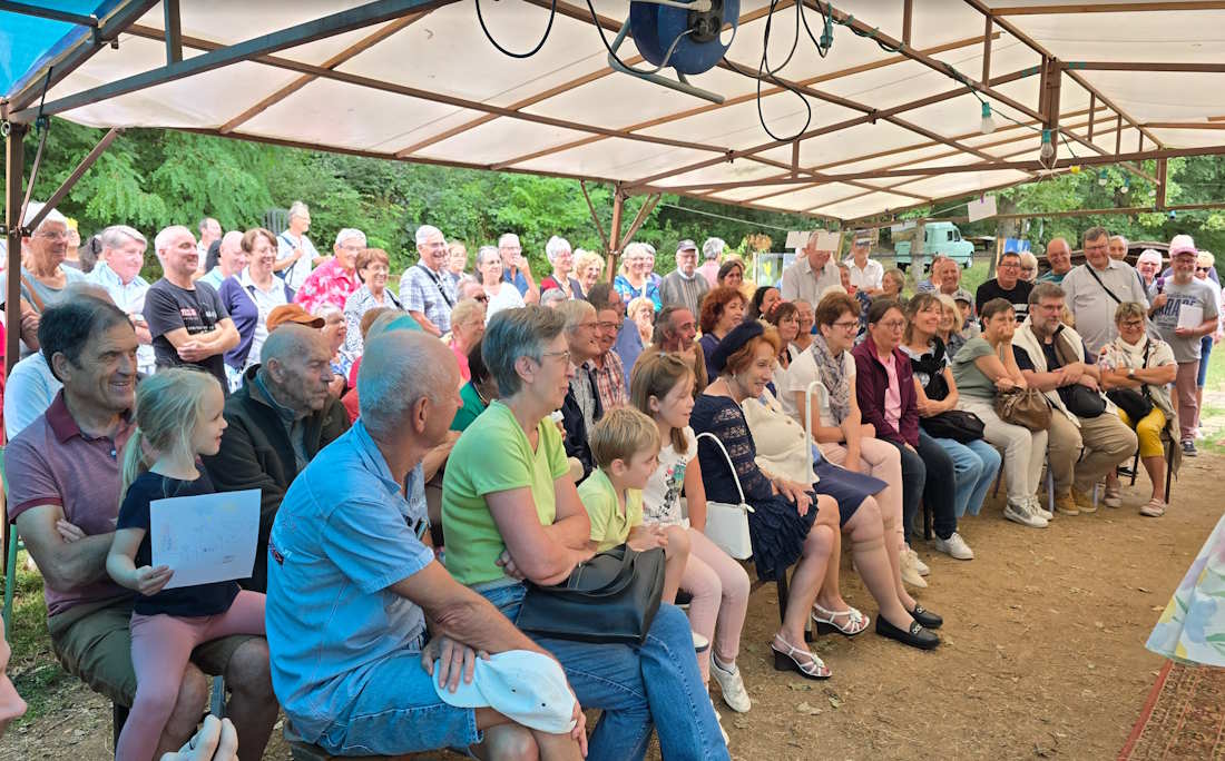 Un public attentif pour découvrir la première scène de "T'as préparé la soupe ?"