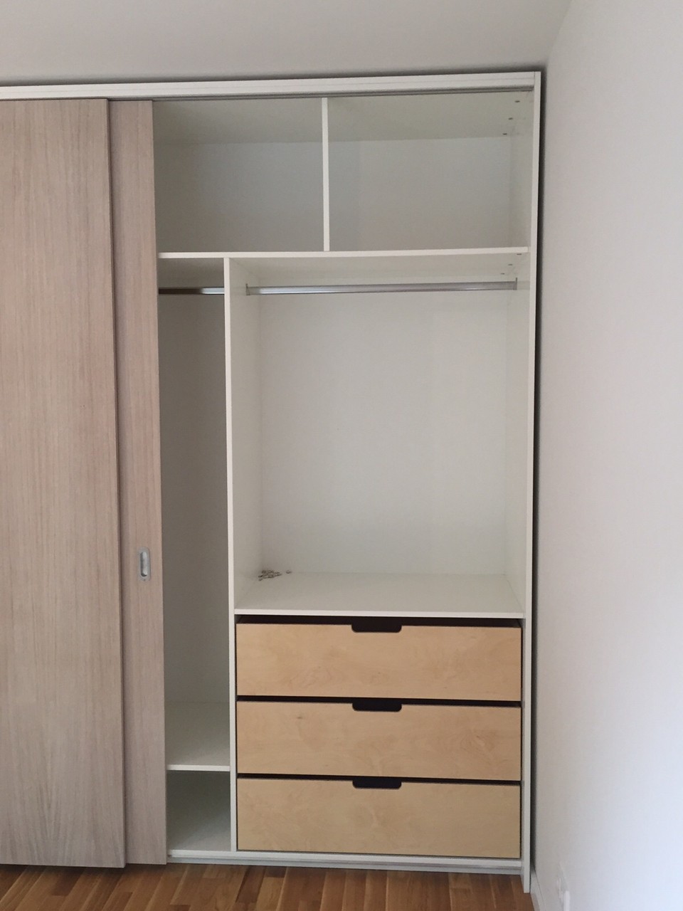 Mit individ. Schrankaufteilung , große Schubkästen