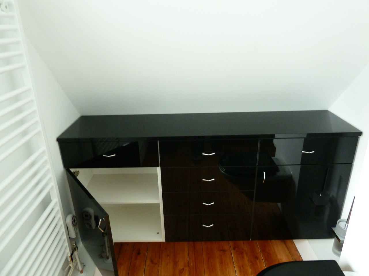 Badezimmerschrank, Fronten schwarz hochglanz