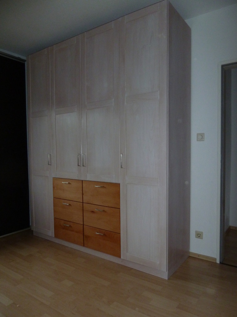 Kleiderschrank, Buchenholz geölt und weiß lasiert