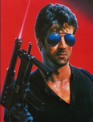キタ━(゚∀゚)━!お待ちかね、世界のCOBRA!映画自体はいつ見返してもしょっぱいが、このダサかっこよさは、男の子の必修科目です!吹替付きでいい画質のブルーレイ化が世界中で待たれている(と思う)。