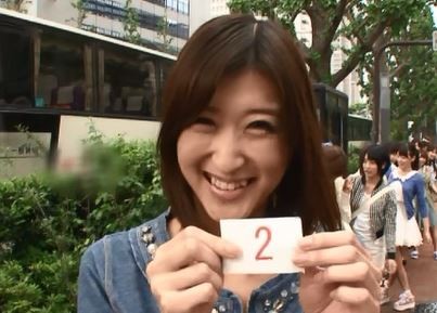 神波多一花(かみはたいちか)さん。癒し系おねーさんといえば、この方も人気上昇株なのです。