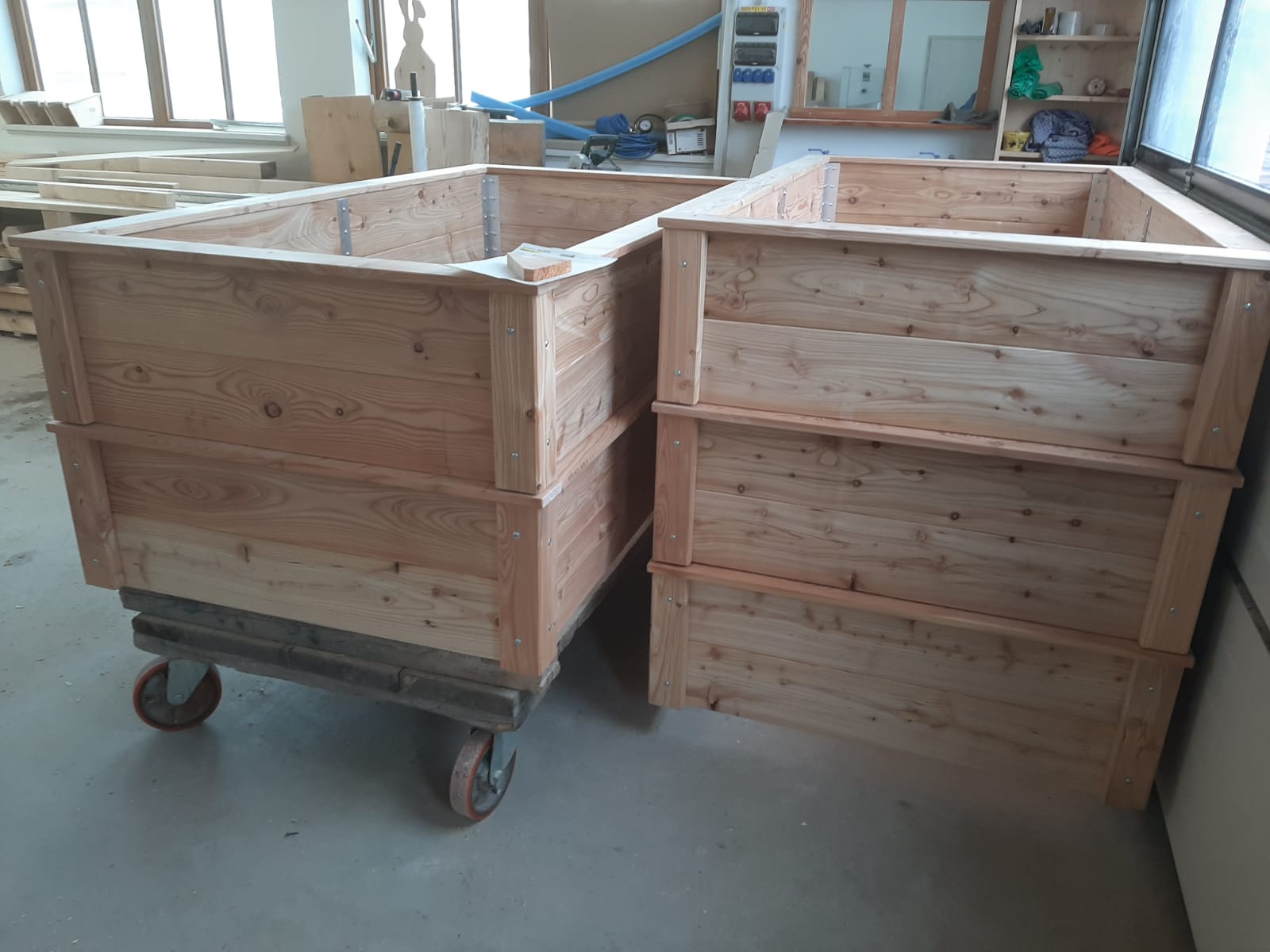 Fünf Hochbeete für einen Kindergarten. Höhe 40 cm. 
