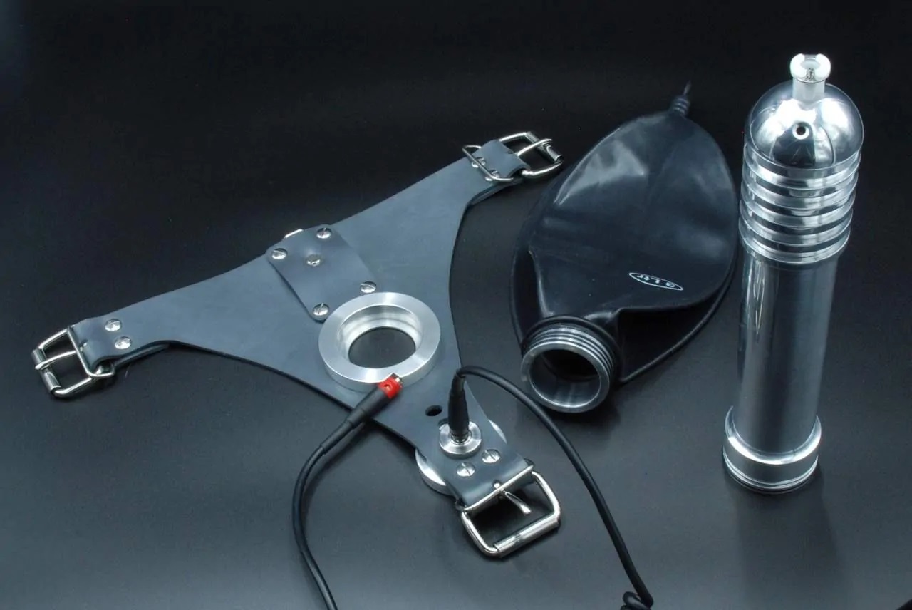 RUBBERTECHTORTURE DOMINA BERLIN DOMINASTUDIO SERIOUSKIT KLINIK BDSM