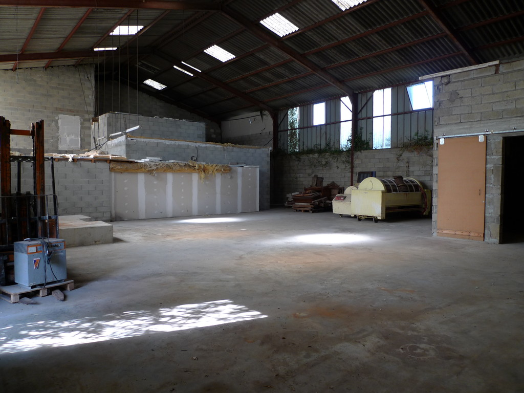 Entrepôt 69 a vendre