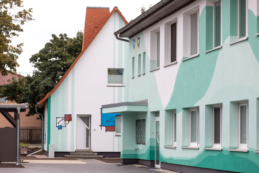 Die kreativ gestalteten Fassaden an unserem Standort in Berlin Mahlsdorf