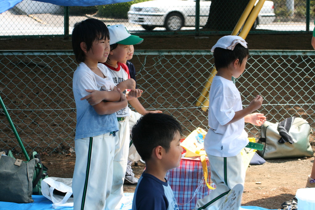 僕たちは、日陰で一休み。