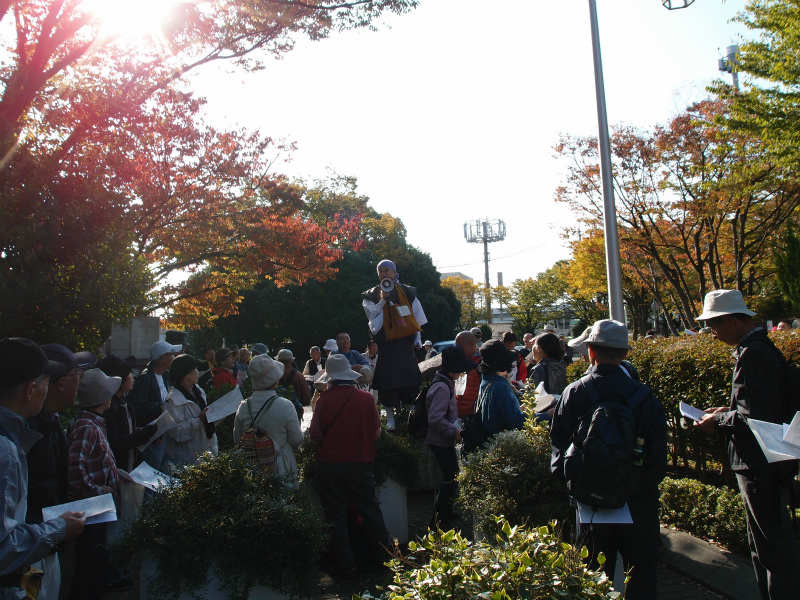 北伊丹駅前公園前にて集合。出席者の確認と出発挨拶