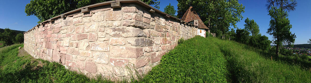 St. Hilarius-Mauer, außen, fertig