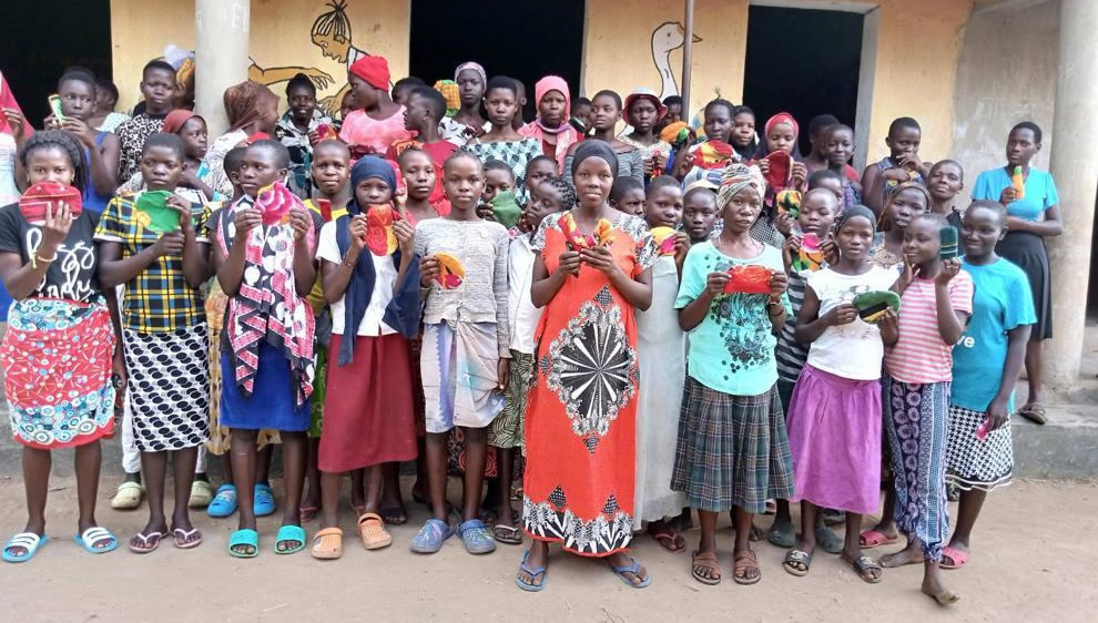 Uganda Hilfsprojekt: Binden für Mädchen und junge Frauen