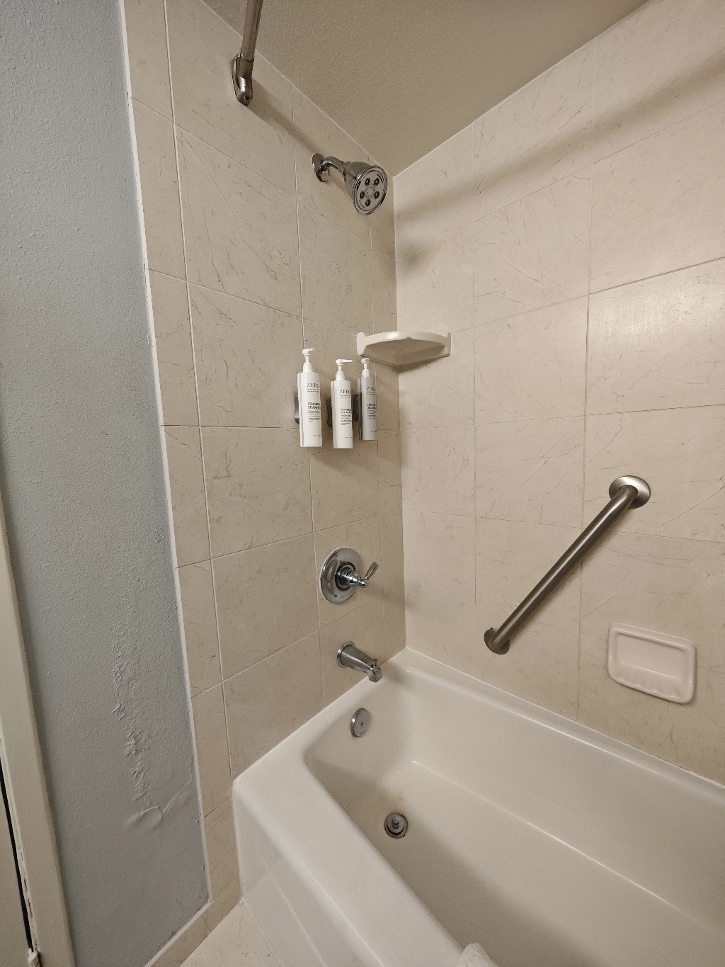 baignoir douche chambre 410 à Embassy suites