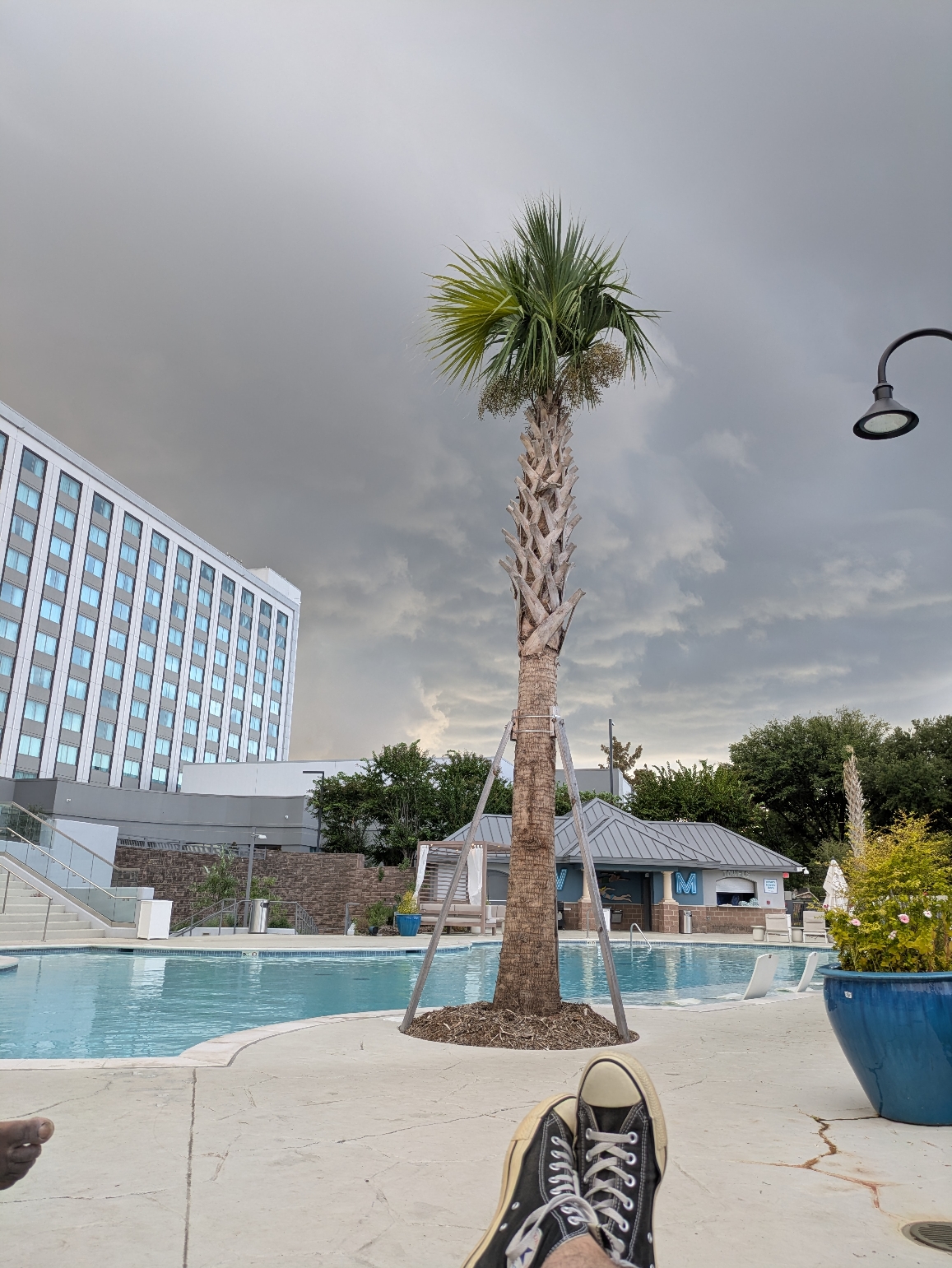 Piscine avant la tempête au Live! Bossier City