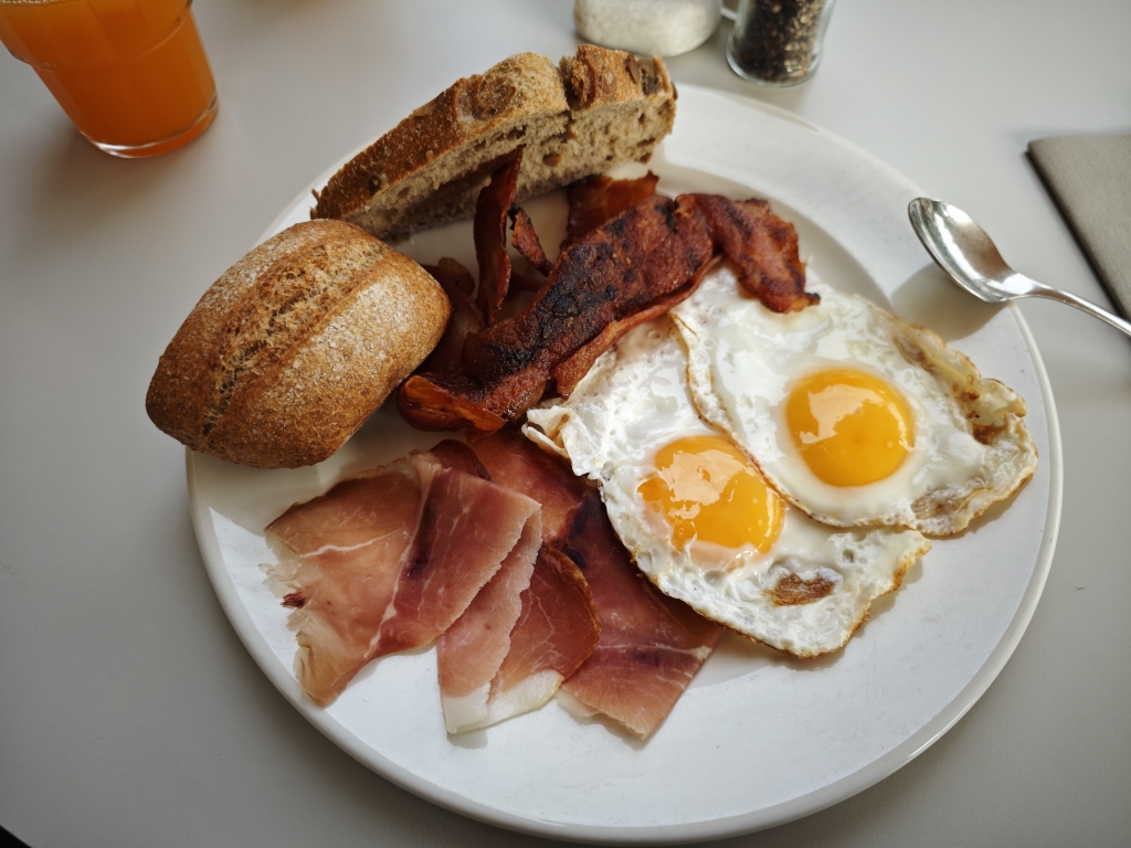 Petit déjeuner Marin Beach Club - Motor Trip par Restaurant / Bar Le Motor Grill
