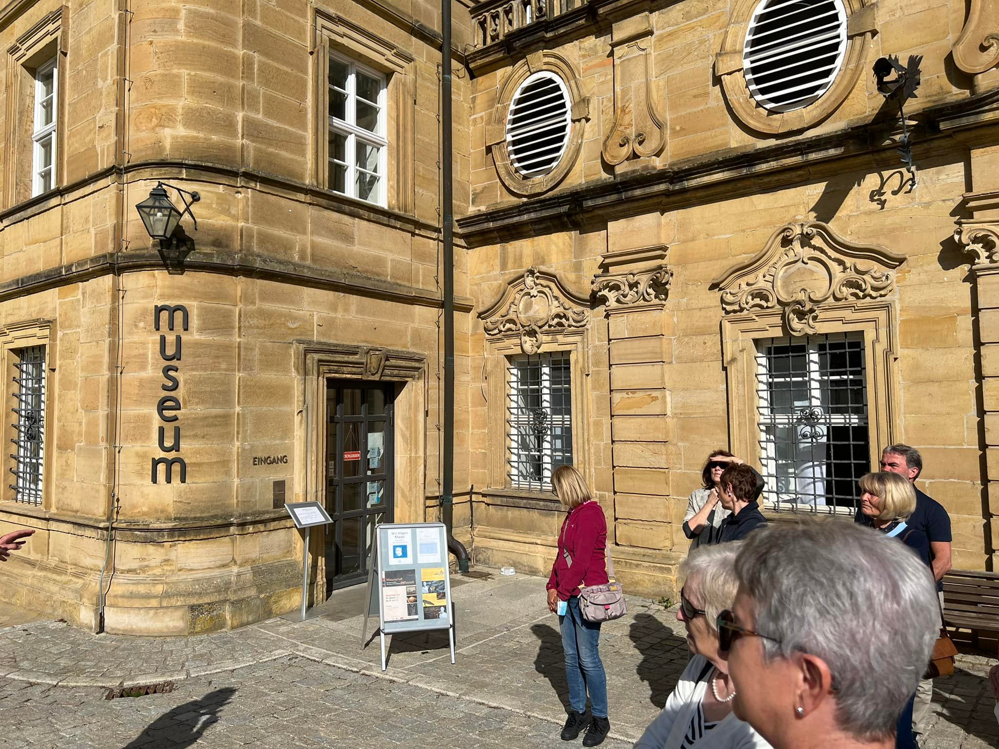 Im Museum die historische Petrefaktensammlung