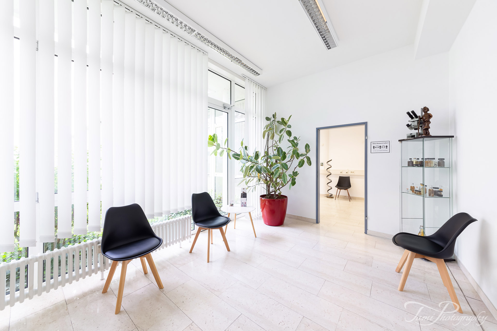 Helles Wartezimmer in Neu-Ulm – hochwertige Praxisfotos für Arztpraxen