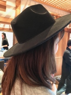 WWF Japanの会員で初参加同士のバーターがいともスムーズに!大学生の参加者→Madam Nへ、新たな持ち主には本当にシックな帽子がお似合いでした(^_-)-☆