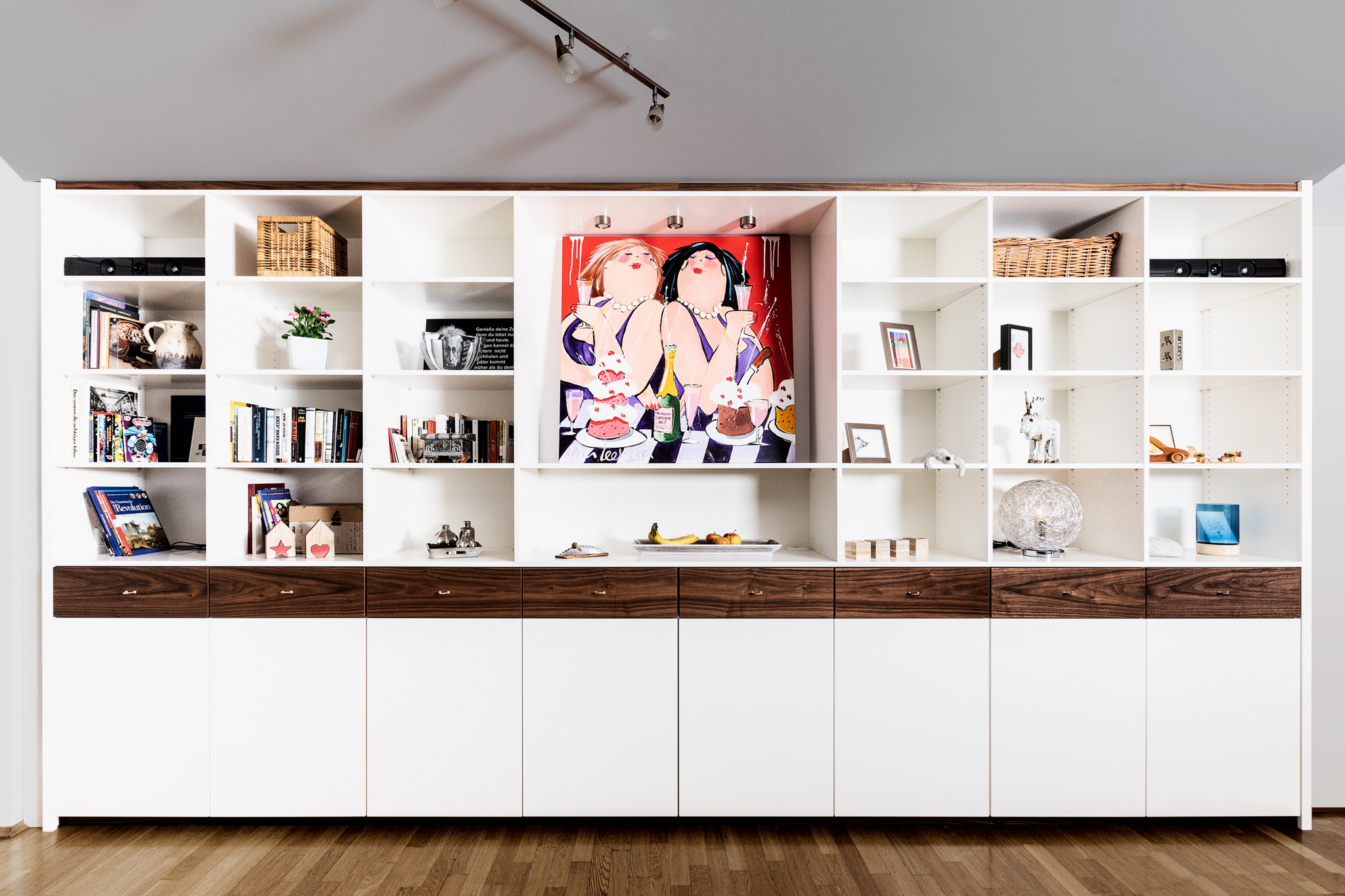 dekorativer wohnzimmerschrank mit viel stauraum - der tischler für
