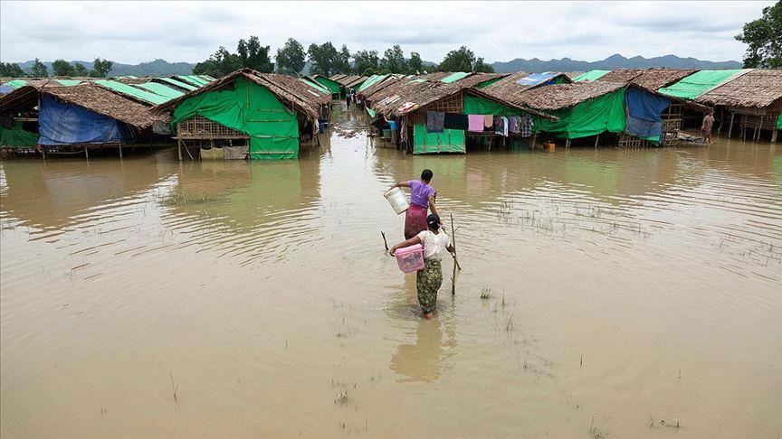 Das Wasser kann sowohl Segen als auch Fluch sein, denn immer häufiger werden weite Teile des Landes überflutet (Bildquelle: https://www.aa.com.tr/en/asia-pacific/bangladesh-floods-killed-94-people-over-last-2-weeks/1539529)