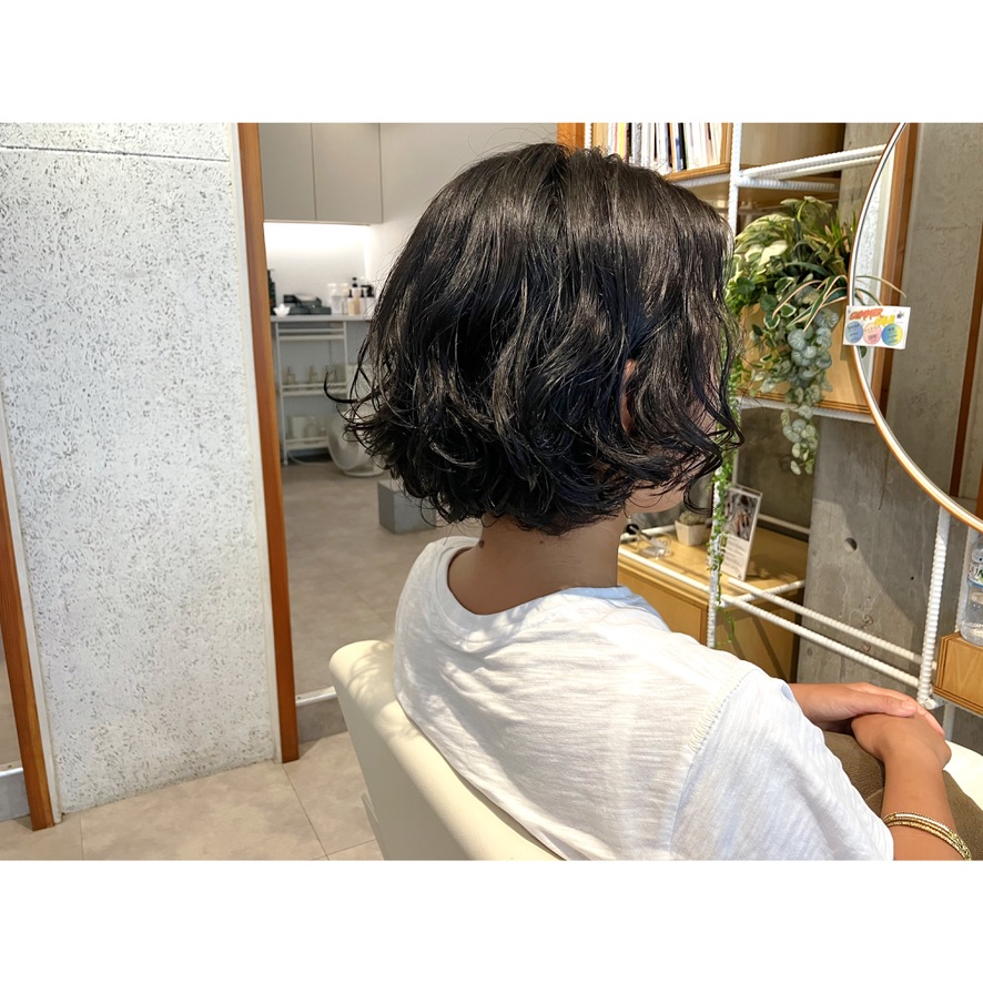 湿気の多い日も楽しめるパーマ♪