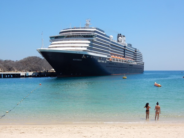 Und wieder zurück auf der MS Westerdam, gestrandet direkt vor der Beach.