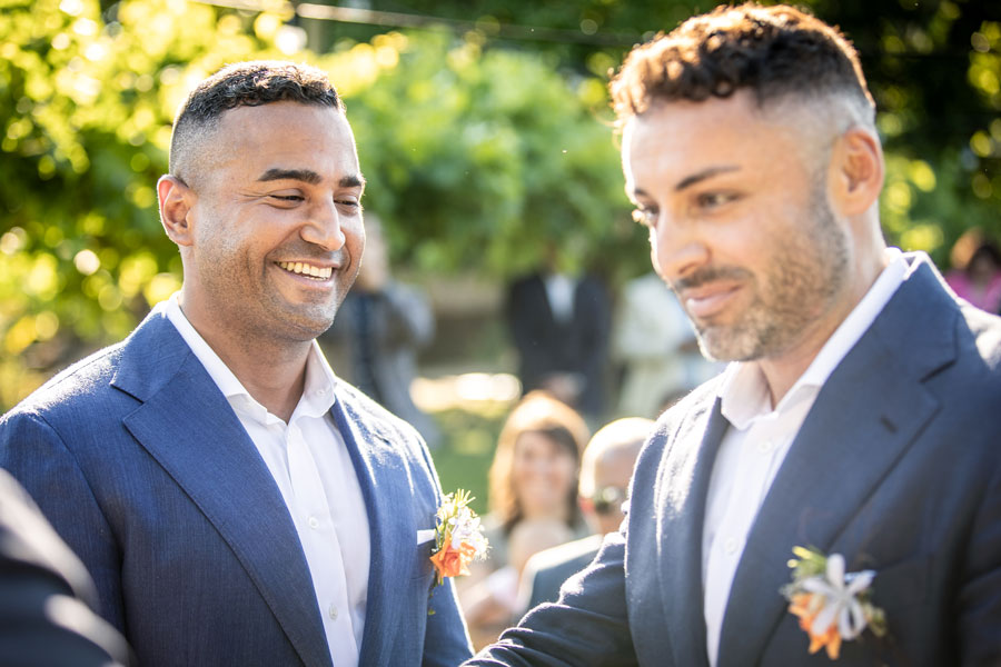 Tavola elegante allestita per la cena del matrimonio