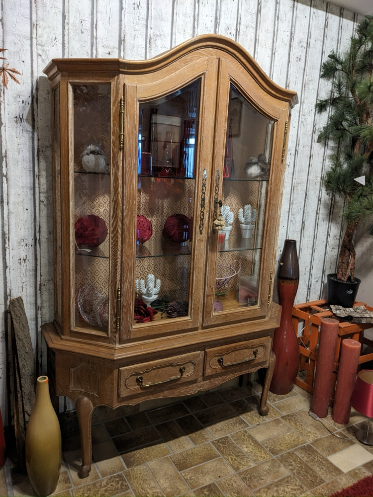 390 €, Breite 135 x Höhe 199 x Tiefe 48 cm, Höhe Unterteil: 66 cm, Höhe Oberteil: 133 cm