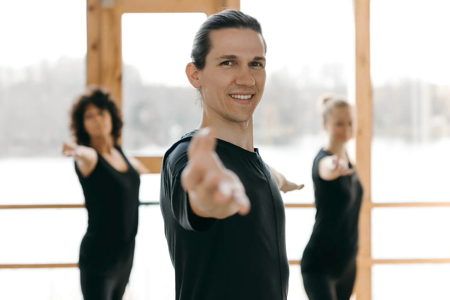 kraftvolles Yoga im Bewegungsfluss