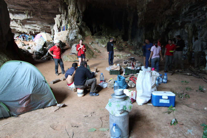 Camp dans la Cueva Martin