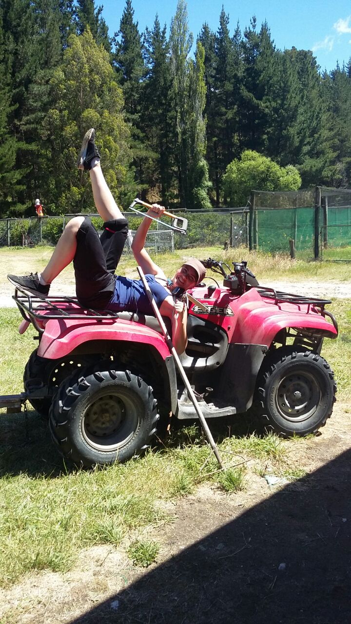 Oder Pause in der Sonne auf dem Quad... die Anderen fanden, dass wir hiermit das Cover für den nächsten Bauernkalender hätten ;)