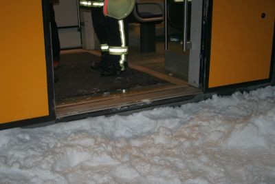 Anschließend wurden die Fahrgäste mit dem Mannschaftswagen der FFW zurück nach Neustadt gebracht. Alle 4 Fotos: Danke an die Freiwillige Feuerwehr Neustadt i. Sachsen! 20.12.2010