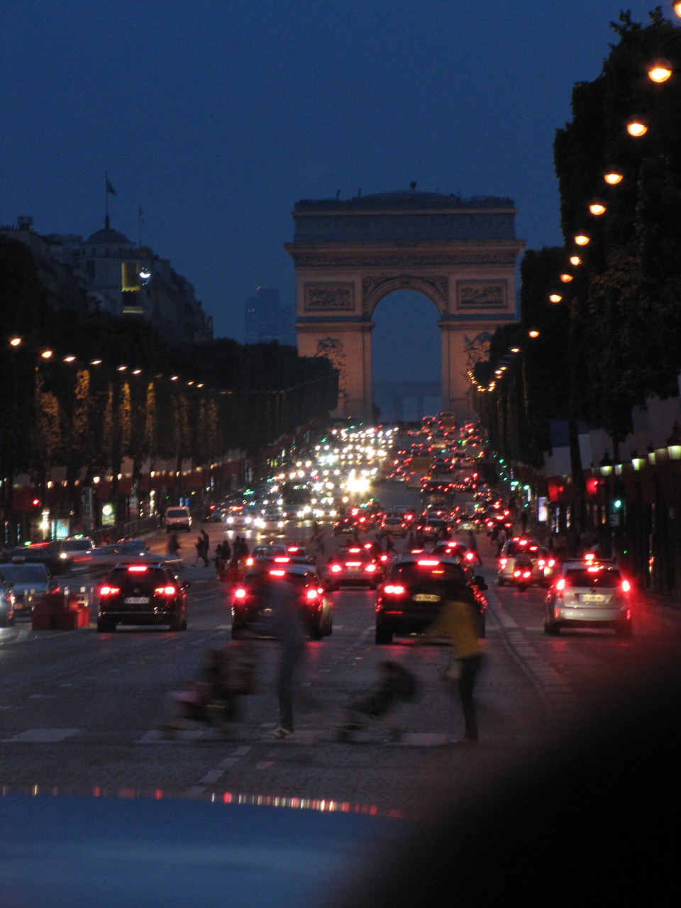 Les Champs Elysées