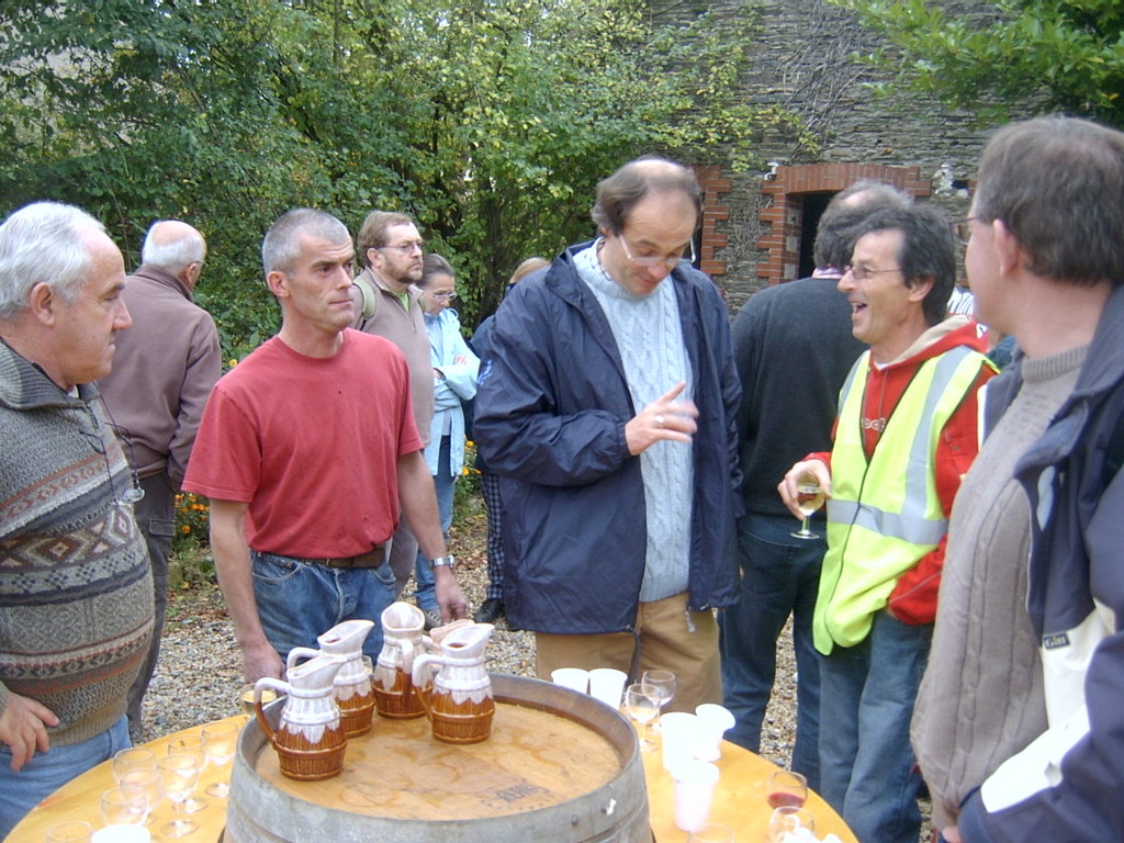 Dégustation du jus de raisin, fraichement pressé