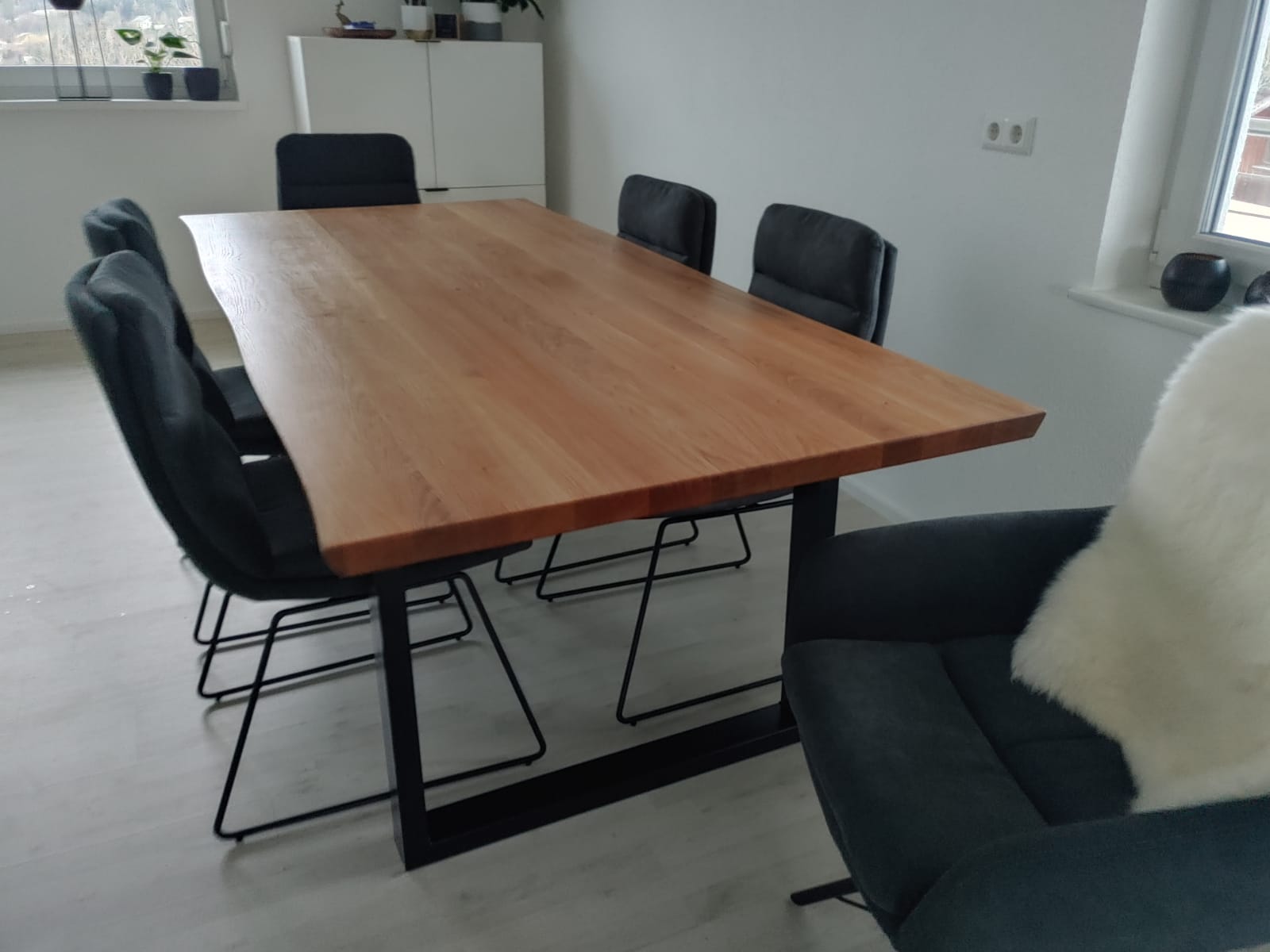 Eiche massiv Esstisch, 2,20m mit Waldkante, 4cm strak