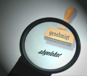 Bild_zeigt_Stempel_Antrag_auf_Arbeitsförderung_abgelehnt_oder_ genehmigt