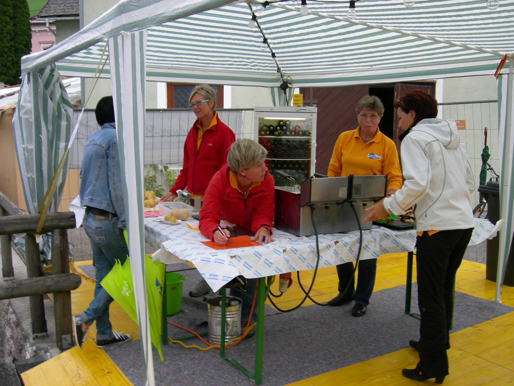 Die fleissigen Damen bei der Arbeit