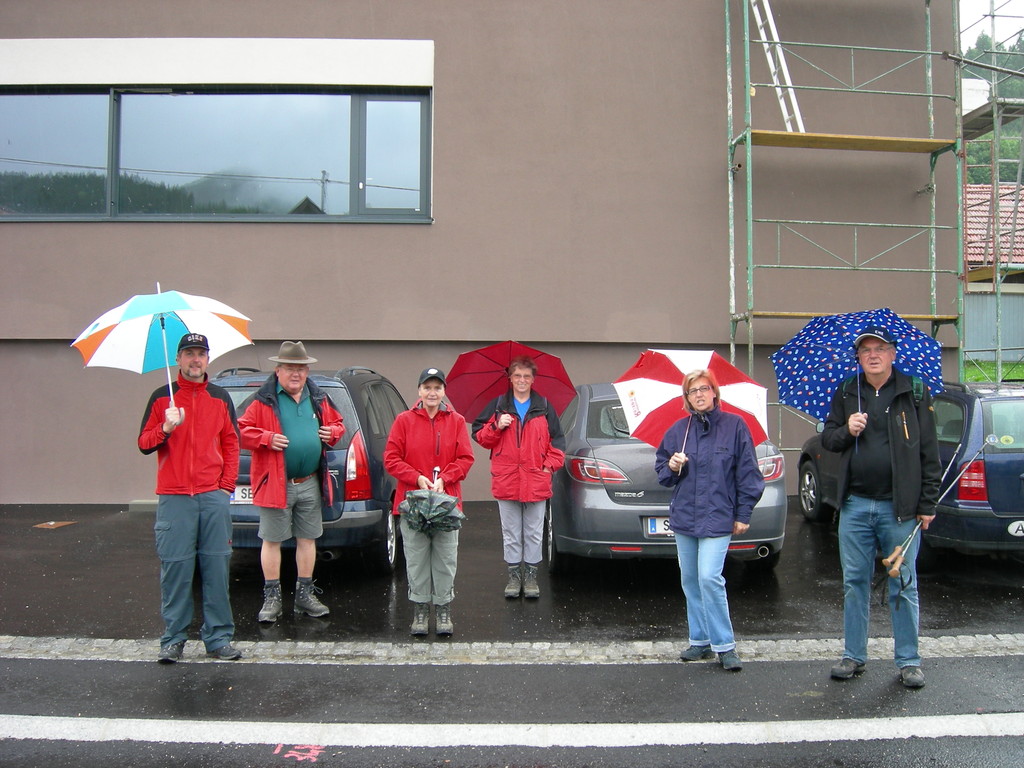 Start vor dem Abelenzium bei leichtem Regen