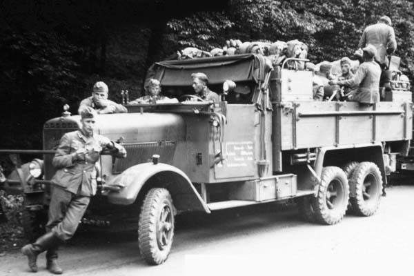 Pionierkraftwagen I Henschel 33 - www.panzer-bau.de ...