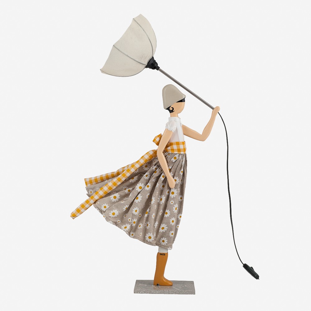 Skitso Lampe Margarita mit leichtem Sommerkleid – handgefertigte Figurenlampe voller Leichtigkeit und Wärme