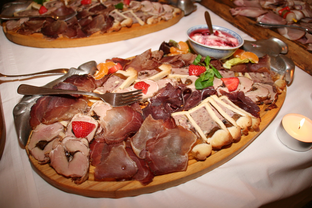 Wildpasteten und Hirschschinken 